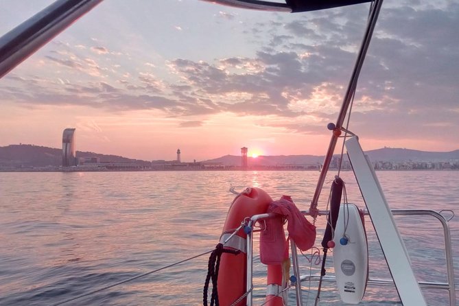 1h Refreshing Sailing Tour in Barcelona with Open Bar & Snacks - The small group makes a real difference