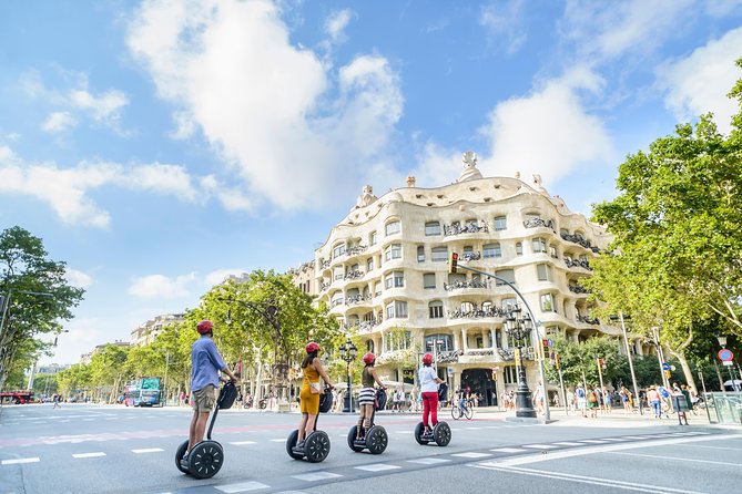 2,5h Barcelona Gaudí Segway Tour - Port Vell and the old waterfront