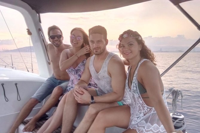 2-Hour Sailing Tour in Barcelona with Open Bar & Snacks - Snacks, Cava, and the Open-Bar Reality