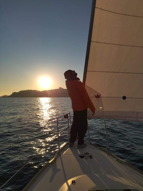 2 hours sunset sailing in a sailboat in Platja d'Aro - Who will enjoy this sailing most?