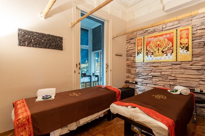 30 min Couple Massage and 30 min Floral Bath at THAI SPA MASSAGE - A one-hour spa ritual on Passeig de Gràcia