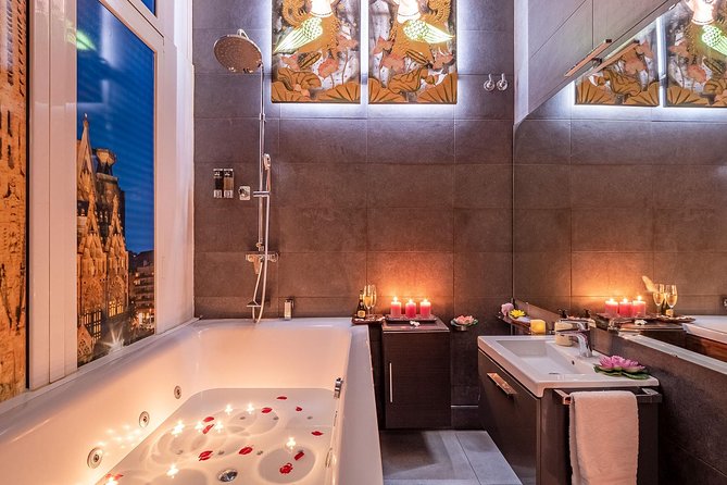 60 min Couple's Massage to choose and 30 min Floral Bath at THAI SPA MASSAGE - What happens during the 60-minute massage