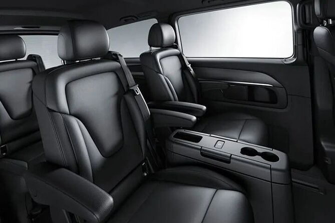 Arrival by Luxury Van Barcelona Airport BCN to Barcelona City - Key points for a smoother Barcelona arrival