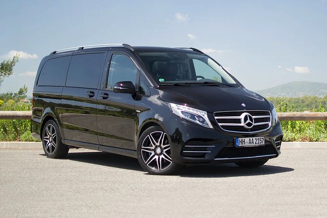 Arrival by Luxury Van Barcelona Airport BCN to Barcelona City - Meeting your chauffeur at Barcelona Airport