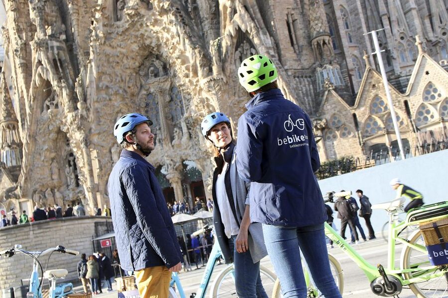 Barcelona: 2.5-Hour Bike or E-Bike Historical Tour - Casa Calvet and the move to Barcelona’s modern quarter