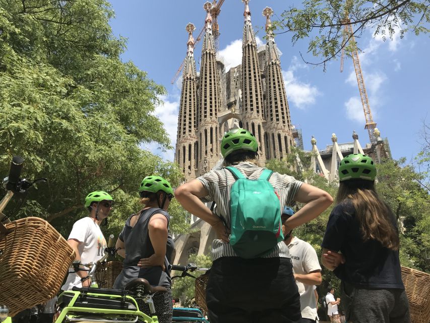 Barcelona: 2.5-Hour Bike or E-Bike Historical Tour - Starting beneath the Arc de Triomf