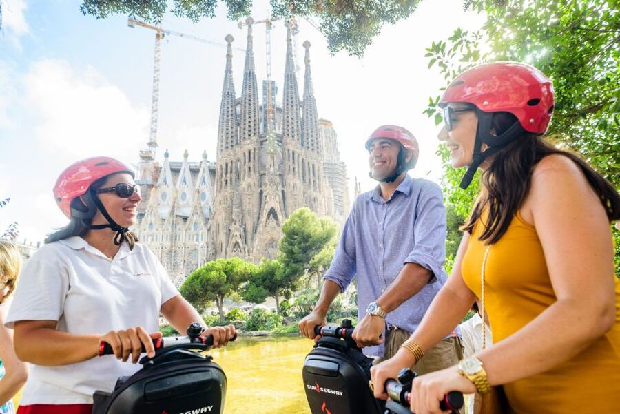 Barcelona: 2,5h Gaudí Segway Tour - Key points at a glance