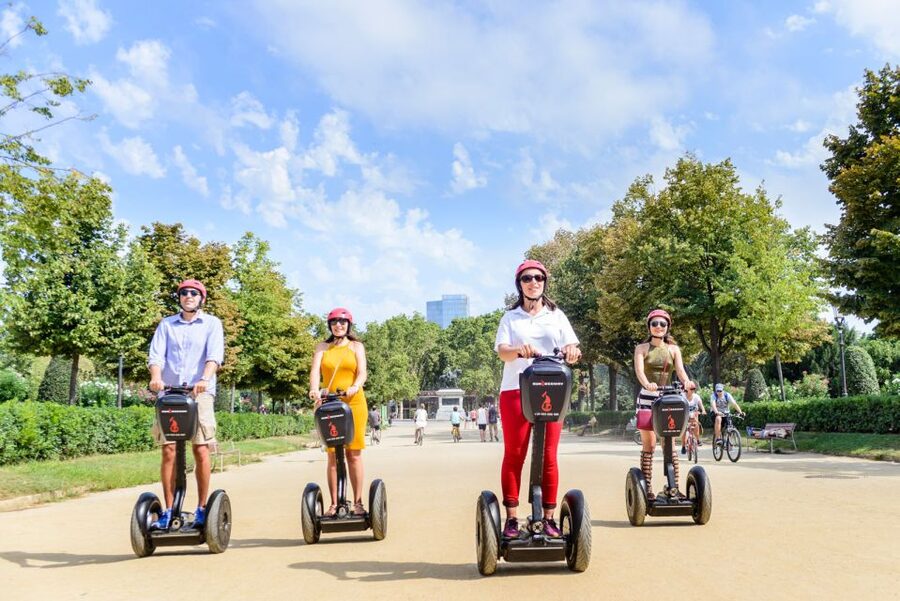 Barcelona: 2,5h Gaudí Segway Tour - Starting in the skate park near Parallel