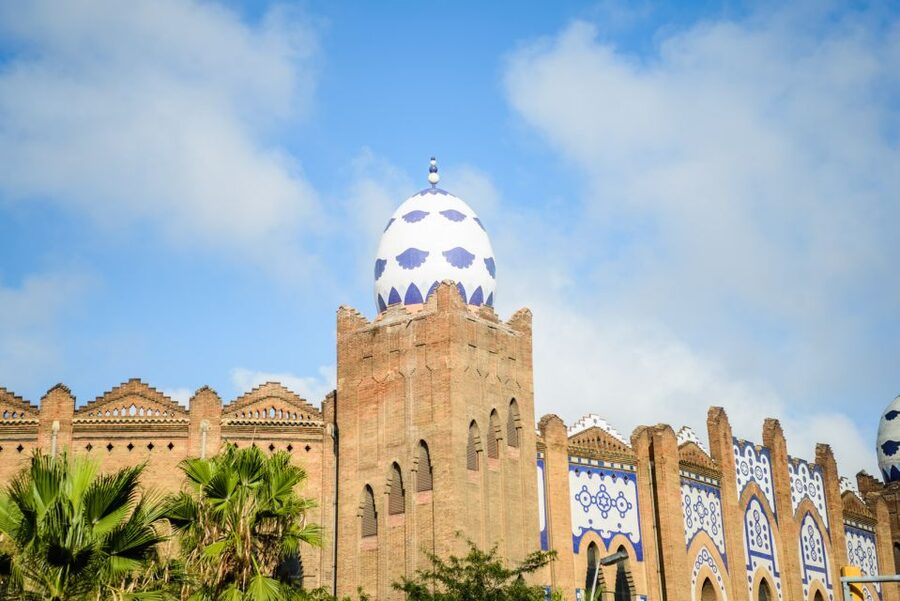 Barcelona: 2,5h Gaudí Segway Tour - La Monumental and the ride back