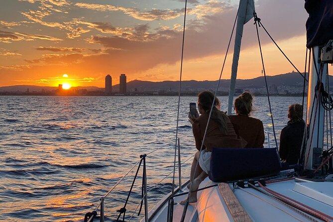 Barcelona 2-hour Private Boat Tour with Cava and snacks - Skippers who make the difference