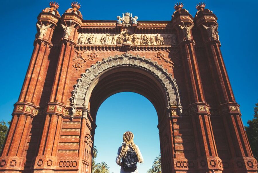 Barcelona: 2-Hour Private City Highlights Kickstart Tour - Beneath Mercat del Born: a view of life 300 years ago
