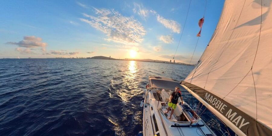 Barcelona: 2-Hour Sailboat Tour with Paddle Boarding - What the guides add