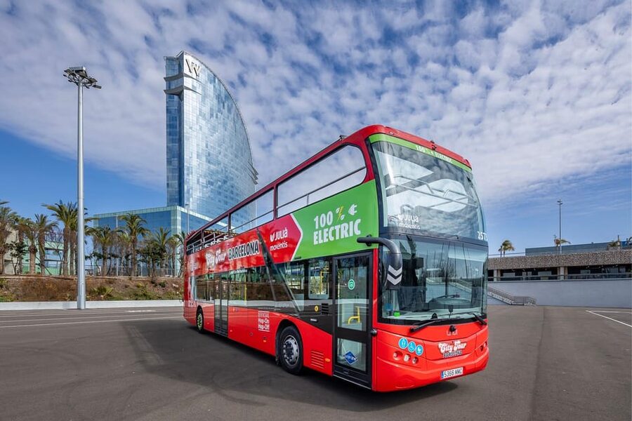 Barcelona: 24 or 48-Hour Hop-On Hop-Off Bus Tour - Crowds, traffic, and route changes