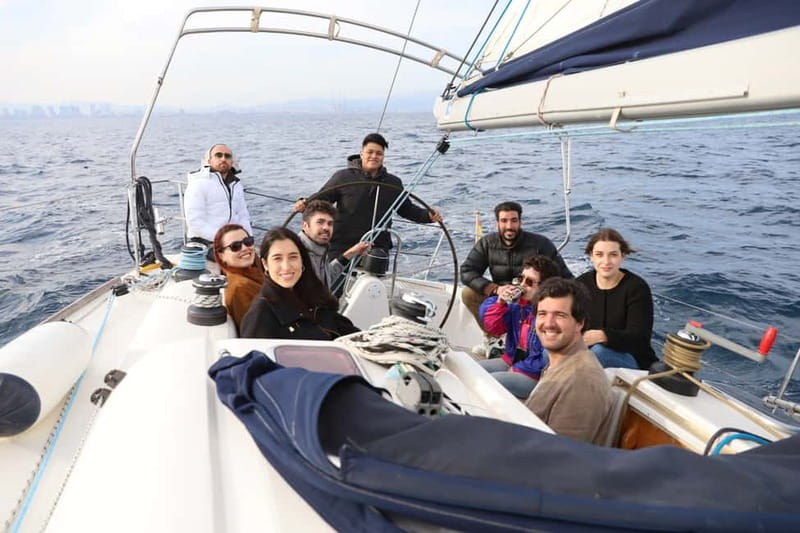 Barcelona 2h private sailing tour with local Skipper - The 20-minute return through Barcelona Port
