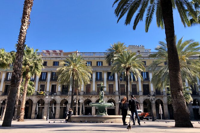 Barcelona 3-hour Bike or E-Bike Tour: Gaudí By Bike - Twenty minutes with Sagrada Família