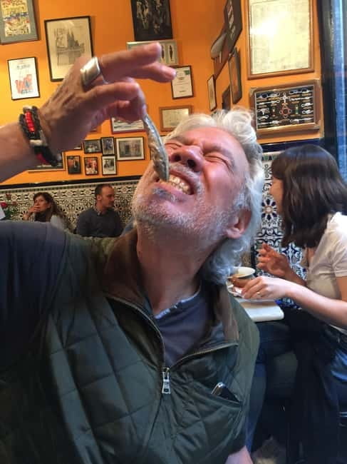 Barcelona: 3-Hour Sips, Sites & Bites Food & History Tour - Barceloneta: a coastal start with mussels