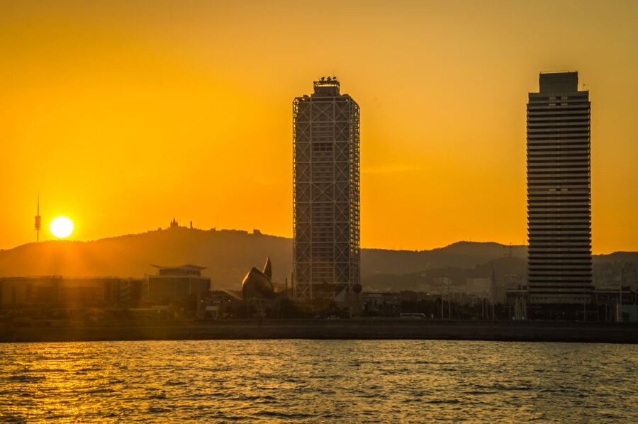 Barcelona: 4-Hour E-Bike Photography Tour - Gaudí landmarks and the Modernism route