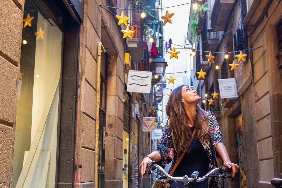Barcelona: 4-Hour Small Group Bike Tour - Why the eight-person limit matters