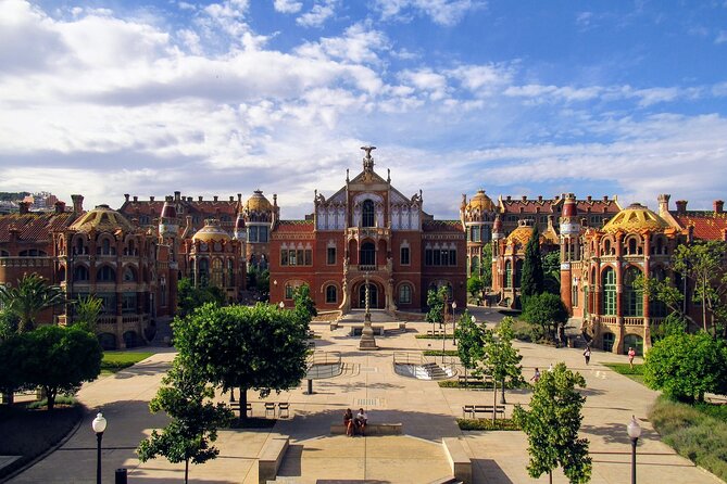 Barcelona Architecture Walking Tour With Casa Batlló Upgrade - Casa Amatller and the chocolate pause