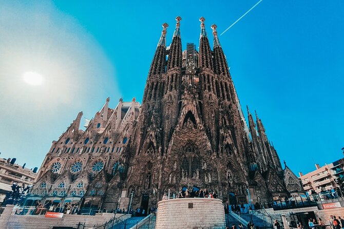 Barcelona Architecture Walking Tour With Casa Batlló Upgrade - What makes the guides useful