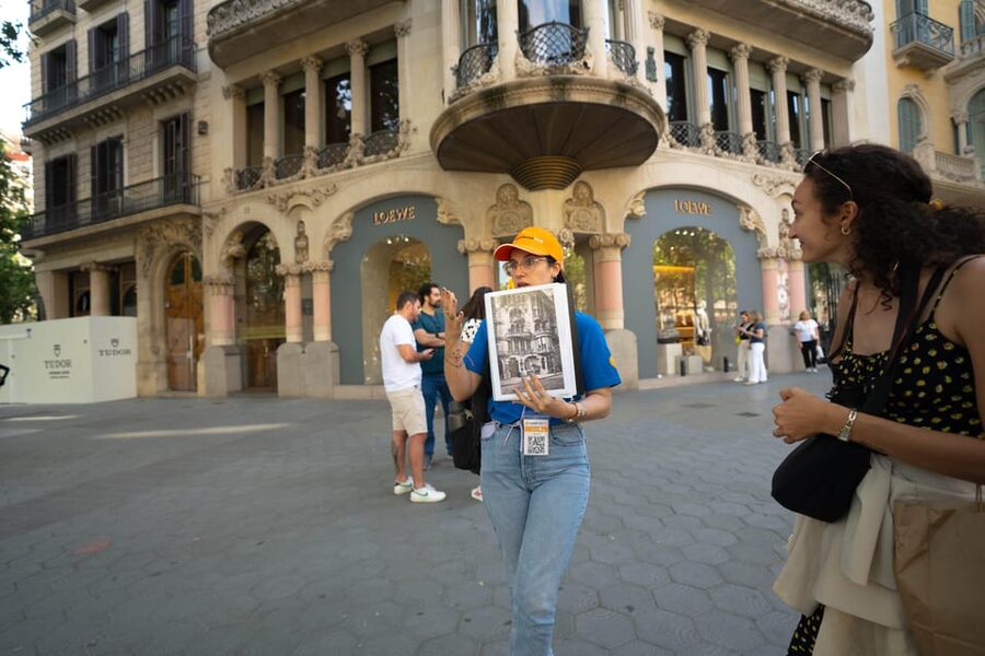 Barcelona Architecture Walking Tour With Casa Batlló Upgrade - Walking time, weather, and comfort