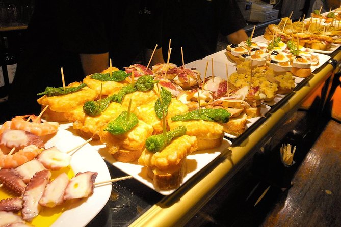 Barcelona Art and Tapas Small Group Walking Tour with Picasso Museum - Picasso Museum: reserved entry and time to look