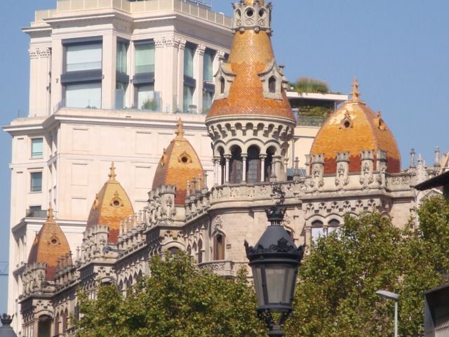 Barcelona: Art Nouveau & Gaudí Tour - The Block of Discord and Barcelona’s architectural rivalry