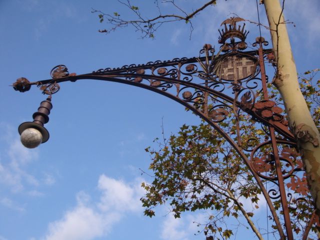 Barcelona: Art Nouveau & Gaudí Tour - The Catalan Renaissance and the city’s contrasts