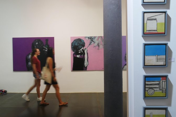 Barcelona Art & Wine: Galleries, Studios & Street Art - Price, group size, and the value of two hours