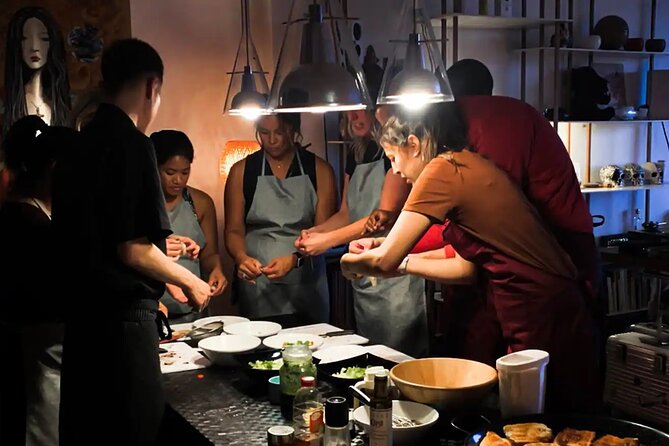 Barcelona Authentic Paella and Sangria Cooking Class - The setting can range from intimate to disappointing
