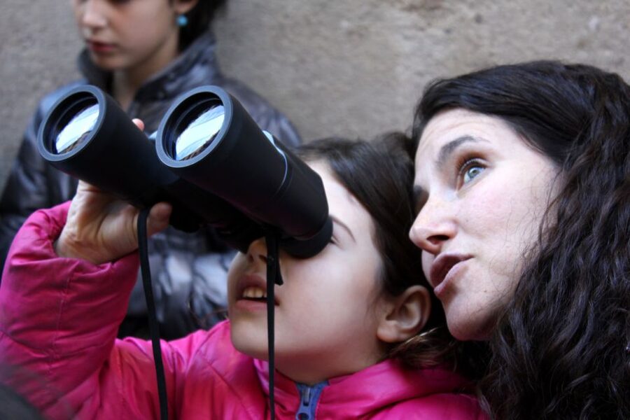 Barcelona: Barrio Gótico Dragon Tour for Families - Reaching Las Ramblas and the dancing dragon