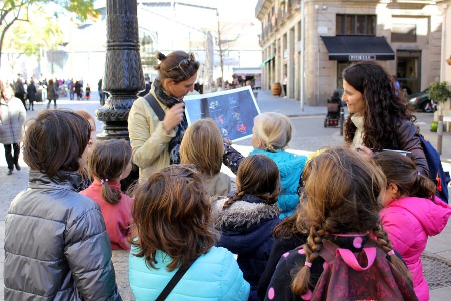 Barcelona: Barrio Gótico Dragon Tour for Families - How the private format affects the experience