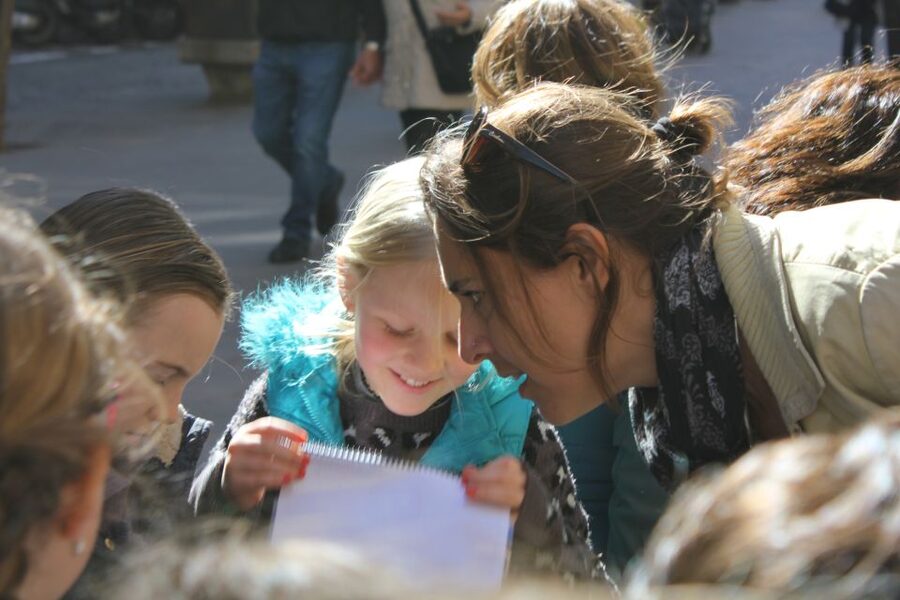 Barcelona: Barrio Gótico Dragon Tour for Families - Ages, breaks, and family comfort