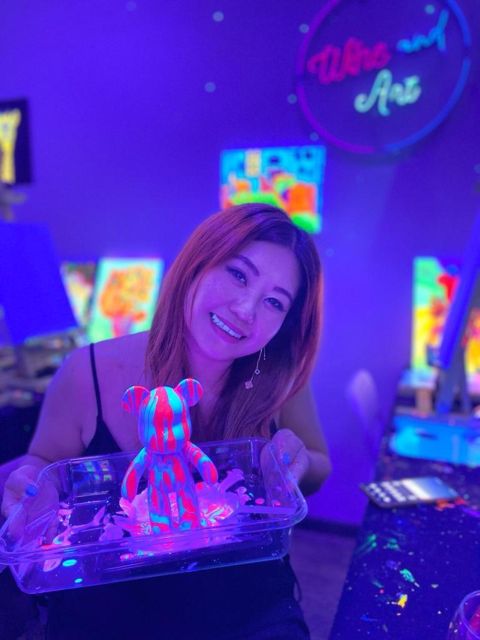 Barcelona: Bear-brick Fluorescent Painting | Wine and Art - Guidance in English or Spanish