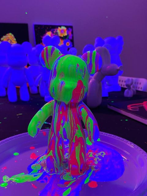 Barcelona: Bear-brick Fluorescent Painting | Wine and Art - Getting to the meeting point