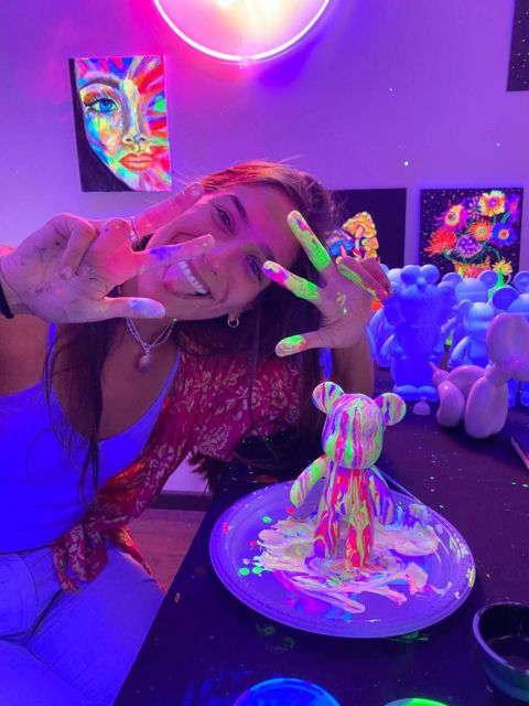 Barcelona: Bear-brick Fluorescent Painting | Wine and Art - Fluorescent colors give the workshop its character