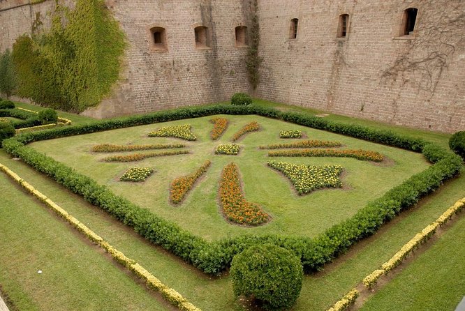 Barcelona Best Views: Old Town and Montjuic Castle Private Tour - Key points to know before booking