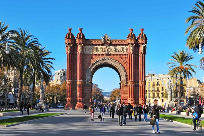 Barcelona Bike Highlights & Sagrada Familia Small Group Tour - What is included and what you still need