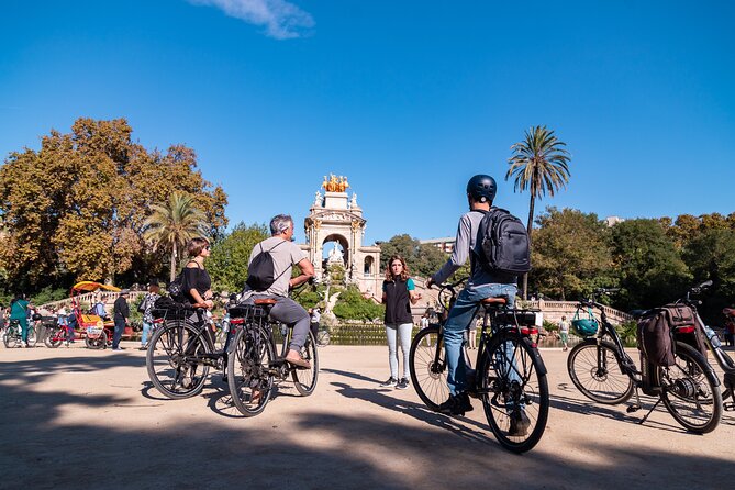 Barcelona Bike tour, Gaudí houses or beach bike or eBike tour - Starting in the Gothic Quarter and El Born