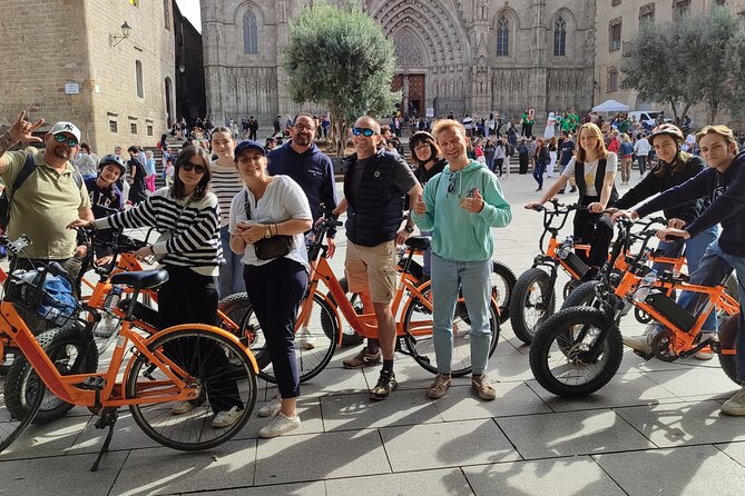 Barcelona bike tour with French guide 20-ТOP, bike/eBike - Starting beneath Arc de Triomf