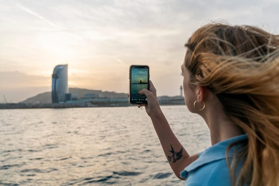 Barcelona: Boat Trip and Panoramic Helicopter Flight - Barcelona in seven minutes from the helicopter