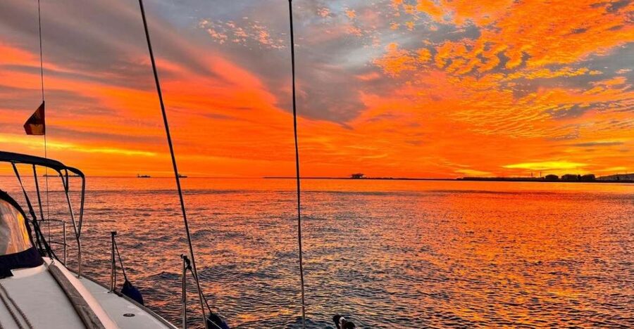 Barcelona: Boat trip with cava in amazing sailboat - Key points to know before booking