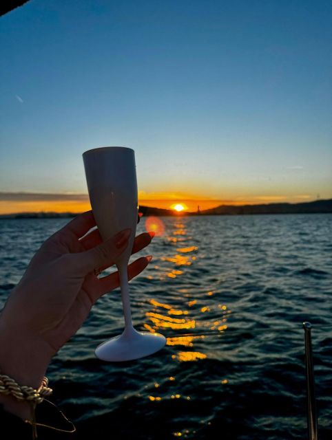 Barcelona: Boat trip with cava in amazing sailboat - Practical details that affect the value