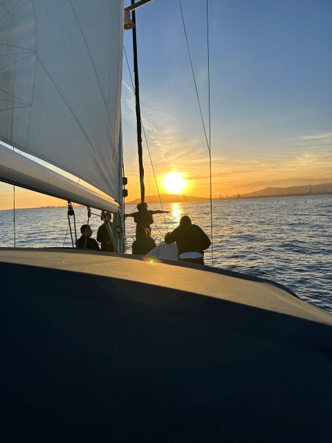 Barcelona: Boat trip with cava in amazing sailboat - How the one to two hour schedule works