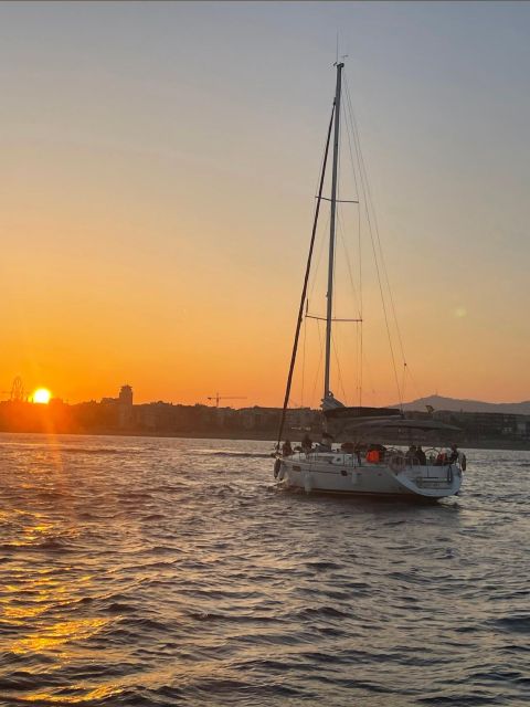 Barcelona: Boat trip with cava in amazing sailboat - Who will enjoy this sailing most