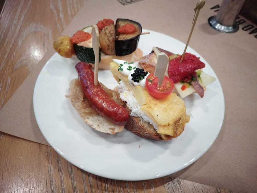 Barcelona: Boqueria Market & Barrio Gotico Street Food Tour - The guide makes the difference