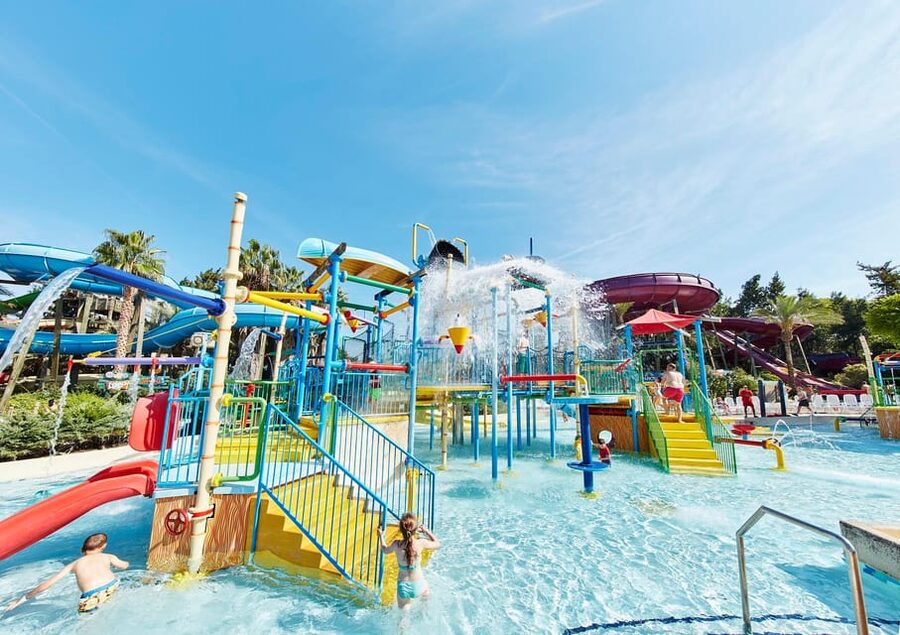 Barcelona: Caribe Aquatic Park Full-Day Ticket with Transfer - Key points at a glance