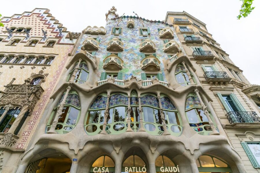 Barcelona: Casa Batlló Be The First Entry Ticket - The façade and the first look inside