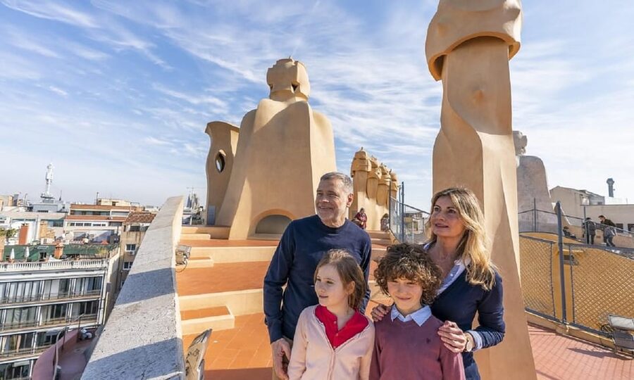 Barcelona: Casa Batlló, Casa Milà & Casa Vicens Guided Tour - Inside La Pedrera, where a bourgeois home still feels lived in