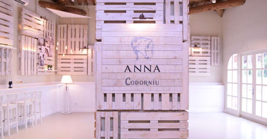 Barcelona: Casa Codorníu Guided Tour with Cava Tastings - Why Codorníu makes a good Barcelona side trip